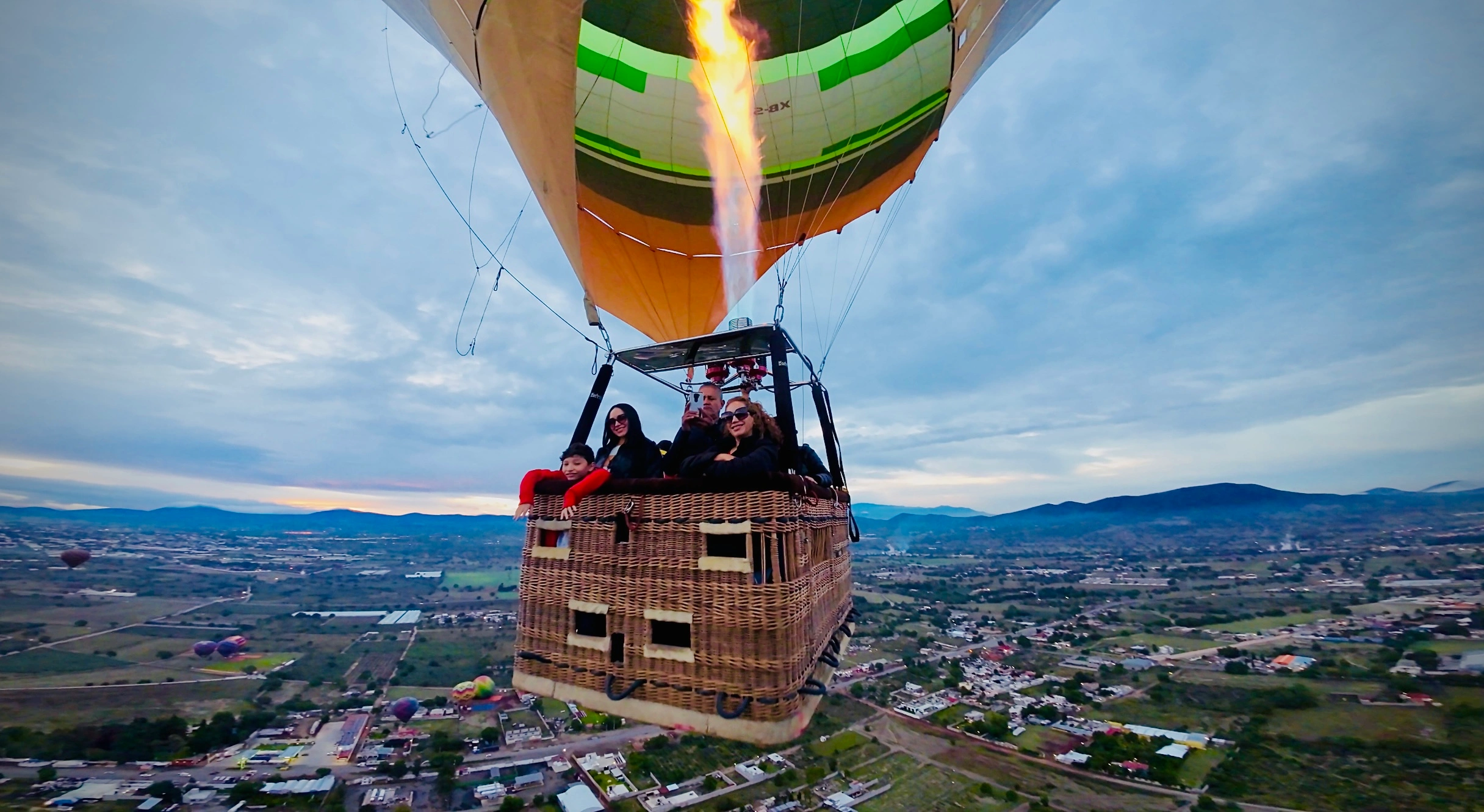 Eleva tus sentidos con Genesis Fly. Descubre un mundo nuevo desde el cielo.