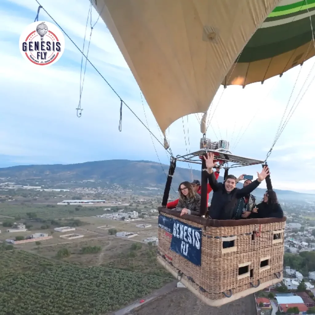 Aventura única en Teotihuacán: Vuela alto con Genesis Fly y descubre sus maravillas desde el cielo.