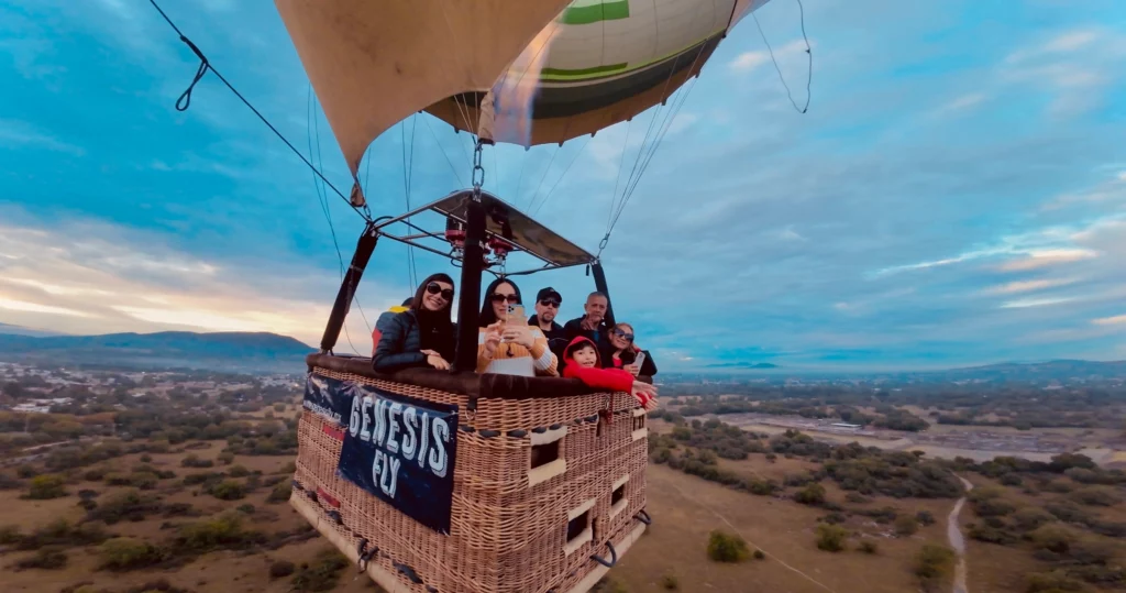 Con Genesis Fly, no solo experimentarás la emoción de elevarse suavemente sobre esta antigua ciudad, sino que también disfrutarás de un servicio excepcional.